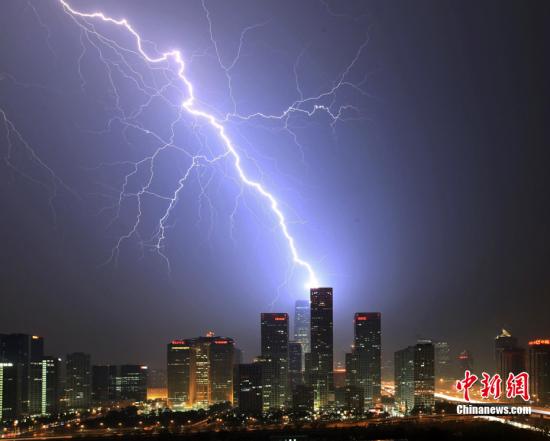 避免被“雷”到！教你雷雨天氣防雷秘笈（圖）