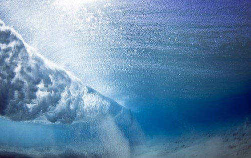 換個(gè)角度更震撼！海底看跳水宛如水晶世界