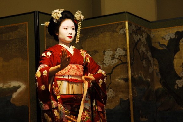 日本京都“花街”藝妓新年開(kāi)門(mén)接客