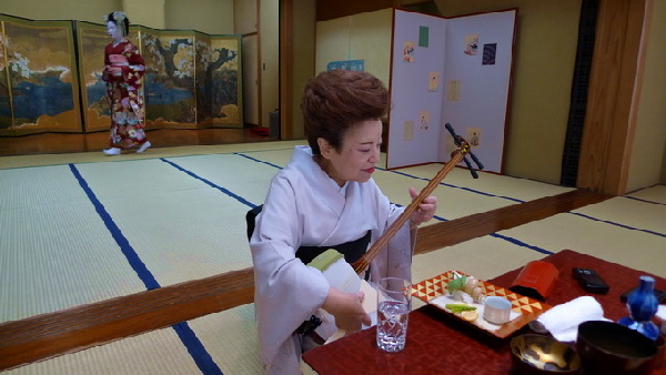 日本京都“花街”藝妓新年開(kāi)門接客