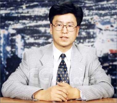 趙忠祥羅京白巖松 央視主播年輕照曝光！