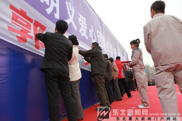 當(dāng)代雷鋒郭明義微博開通一周年 粉絲突破700萬