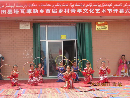 和田縣塔瓦庫勒鄉(xiāng)舉行首屆鄉(xiāng)村青年文化藝術節(jié)
