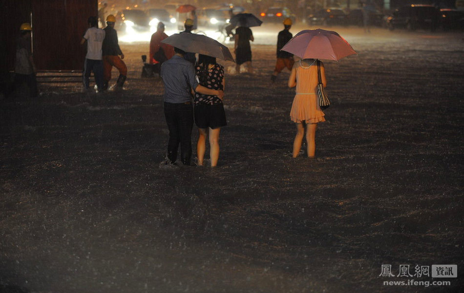 北京暴雨驚人景象