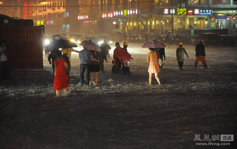 北京暴雨驚人景象