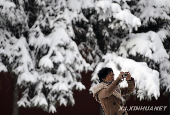 烏魯木齊連續(xù)發(fā)布道路結(jié)冰、暴雪預(yù)警