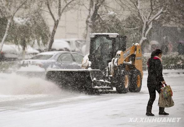 烏魯木齊連續(xù)發(fā)布道路結(jié)冰、暴雪預(yù)警