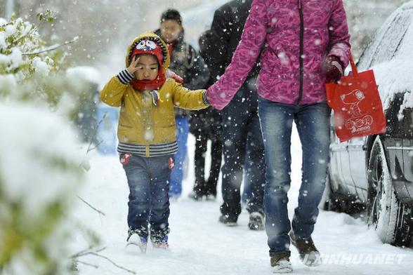 烏魯木齊連續(xù)發(fā)布道路結(jié)冰、暴雪預警