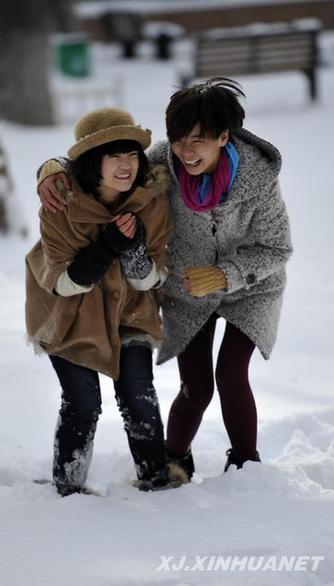 烏魯木齊連續(xù)發(fā)布道路結(jié)冰、暴雪預(yù)警