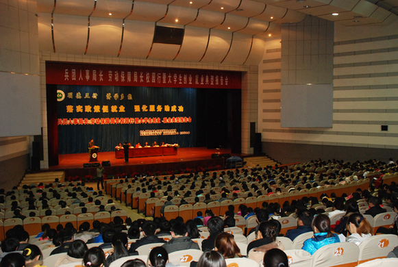 局長(zhǎng)校園行暨大學(xué)生創(chuàng)業(yè)、就業(yè)典型報(bào)告會(huì)在石大舉行