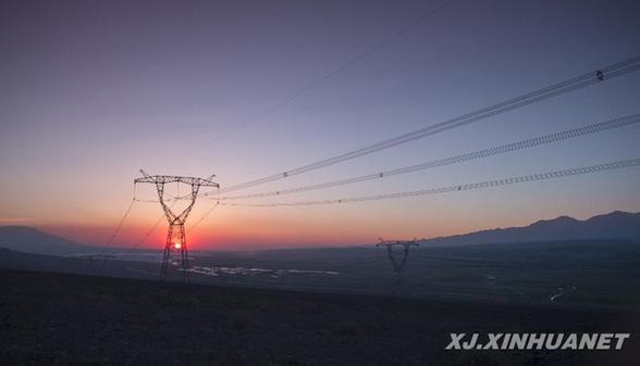 疆電外送工程實現(xiàn)“煤從空中走、電送全中國”