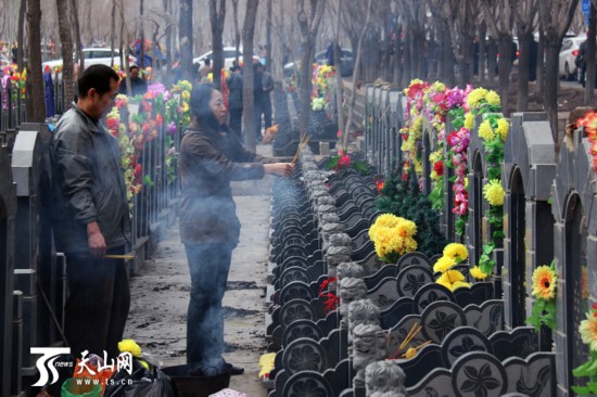 烏魯木齊：清明祭祀 你與文明還差幾步