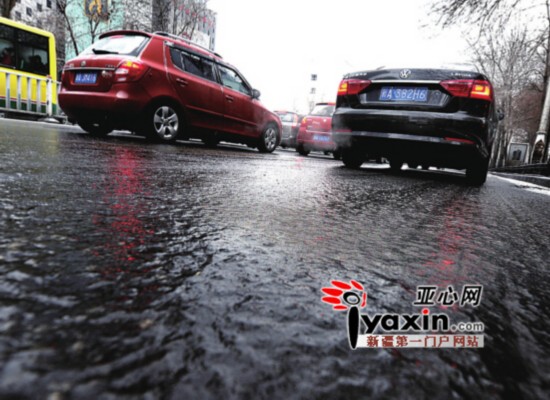 凍雨落地冰場鋪滿城 烏魯木齊近30年來第5場凍雨
