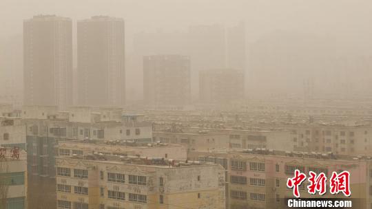 新疆南部沙塵持續(xù)數(shù)天 溫度持續(xù)走低