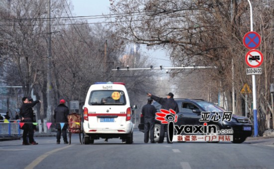烏魯木齊市阿勒泰路施工首日 西外環(huán)早高峰1小時(shí)變3小時(shí)