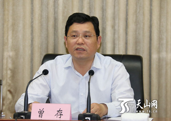 喀什啟動(dòng)縣處級(jí)以上領(lǐng)導(dǎo)干部“三嚴(yán)三實(shí)”專(zhuān)題教育活動(dòng)