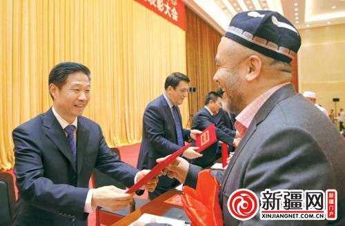 烏魯木齊市召開(kāi)民族工作會(huì)議暨“兩模范” “雙五好”創(chuàng)建活動(dòng)表彰大會(huì)
