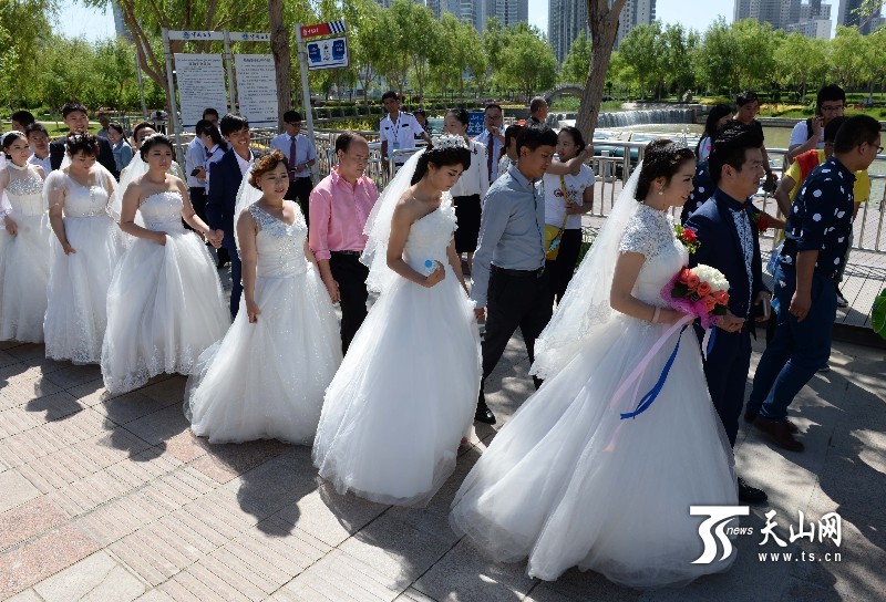 新疆庫爾勒市“5·20”公益環(huán)保集體婚禮隆重舉行