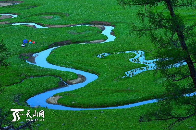 新疆哈巴河縣齊巴爾鄉(xiāng)夏牧場(chǎng)風(fēng)景如畫
