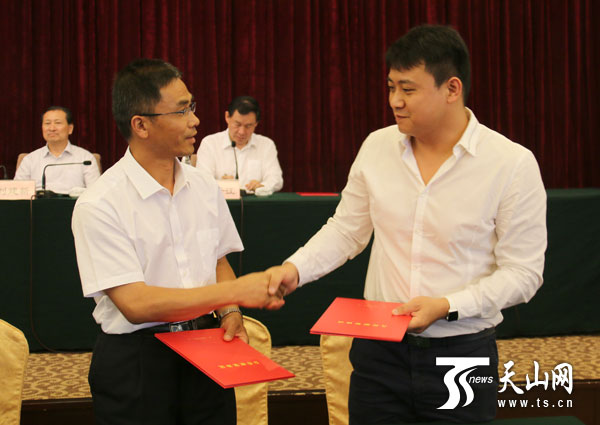 自治區(qū)召開紡織服裝產(chǎn)業(yè)招商引資創(chuàng)業(yè)培訓(xùn)現(xiàn)場會(huì)