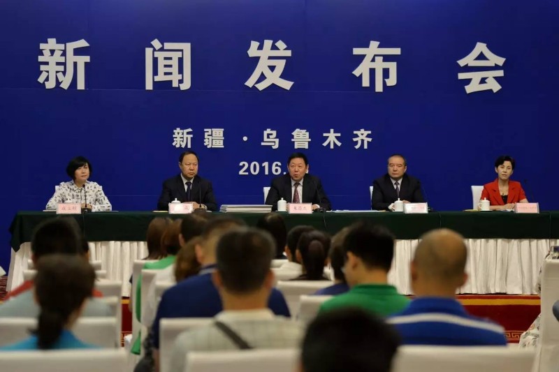 為了少數(shù)民族人名中的這個“點”，中央和新疆做了這么多！