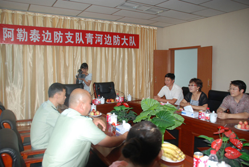 社區(qū)慰問進軍營