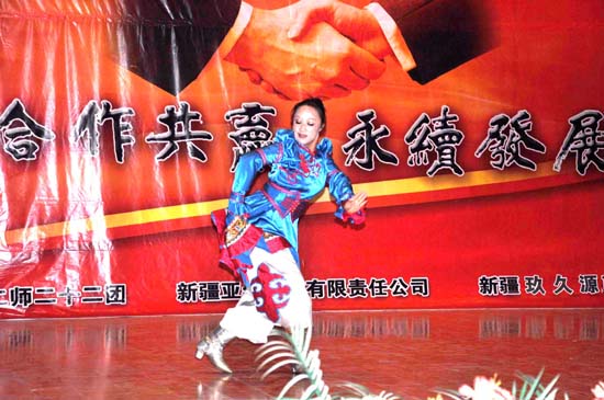 22團為打造西域酒鎮(zhèn) 舉辦文藝演出