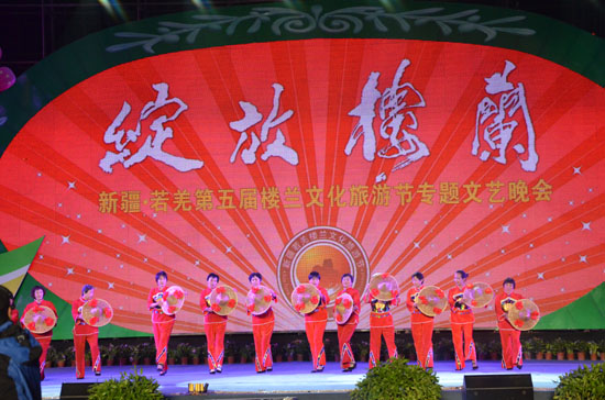 新疆若羌第五屆樓蘭文化旅游節(jié)“綻放樓蘭”文藝晚會激情上演