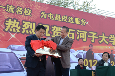 石河子大學駕校開業(yè) 首批180名學員報名