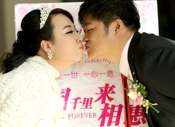 克拉瑪依新人“光棍節(jié)”扎堆結婚