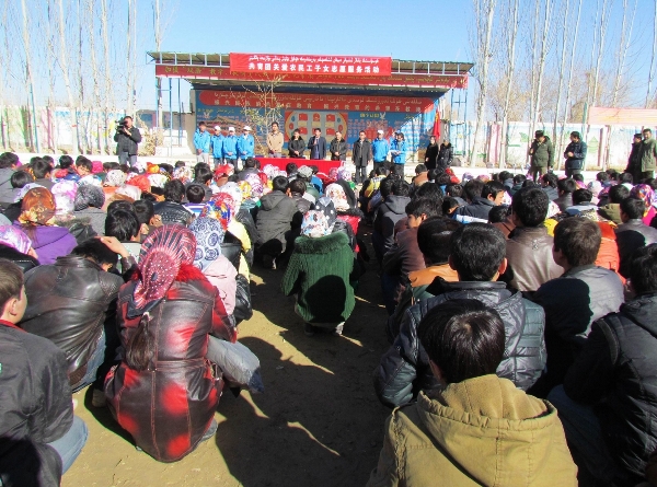 共青團(tuán)關(guān)愛農(nóng)民工子女志愿服務(wù)活動(dòng)在沙漠腹地鄉(xiāng)啟動(dòng)