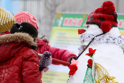 克拉瑪依：千名學(xué)生雪中樂