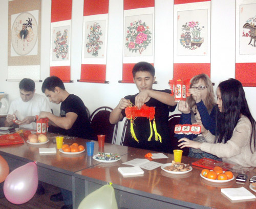 卡拉干達(dá)國立技術(shù)大學(xué)孔子學(xué)院舉辦“中國味兒”新年晚會