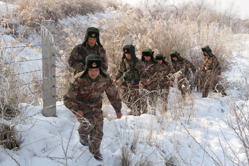 兵團(tuán)在春節(jié)期間組織民兵赴邊防一線
