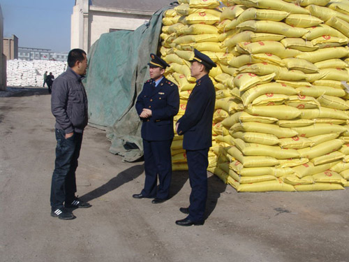 新疆維吾爾自治區(qū)哈密市工商局積極開展紅盾護(hù)農(nóng)專項(xiàng)行動(dòng)