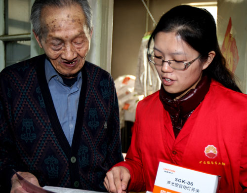 新疆克拉瑪依：志愿者便民服務(wù)零距離