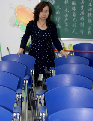 賀加慧：三尺講臺 34年堅(jiān)守