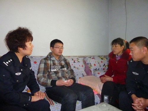 新疆兵團民警傳遞愛心將雷鋒精神進(jìn)行到底