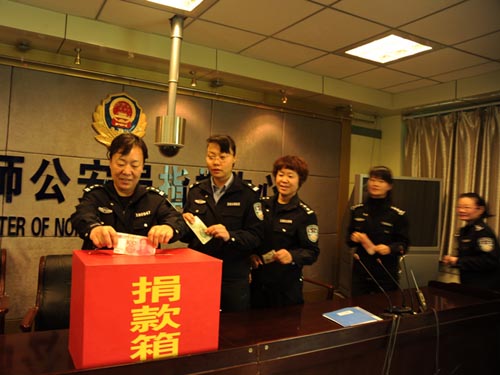 新疆兵團(tuán)二師公安開展“奉獻(xiàn)愛心、攙扶生命”巾幗志愿幫扶救助行動(dòng)
