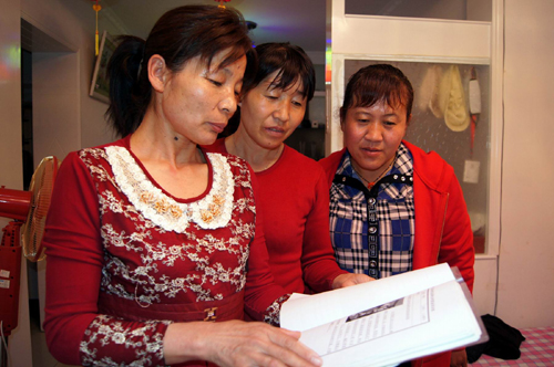 記新疆兵團(tuán)第六師共青團(tuán)農(nóng)場四連計(jì)生宣傳員張玉紅