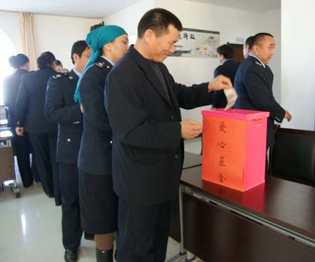 青河國(guó)稅干部創(chuàng)辦愛心基金幫助貧困家庭
