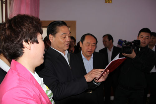 兵團(tuán)“少生快富”工程推進(jìn)會(huì)在十三師召開(kāi) 兵團(tuán)副司令員宋建業(yè)出席會(huì)議并作重要講話
