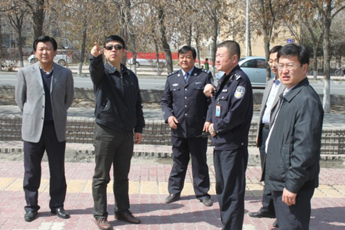 奎屯市委副書記呂鋼深入警務(wù)室進(jìn)行視察和調(diào)研