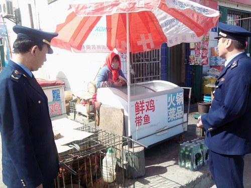新疆哈密市工商局加強(qiáng)市場(chǎng)監(jiān)管嚴(yán)防H7N9禽流感