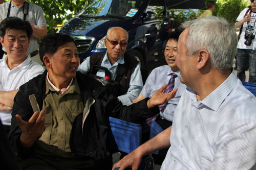 “父親節(jié)”慰問探班電影《好運特克斯》拍攝劇組