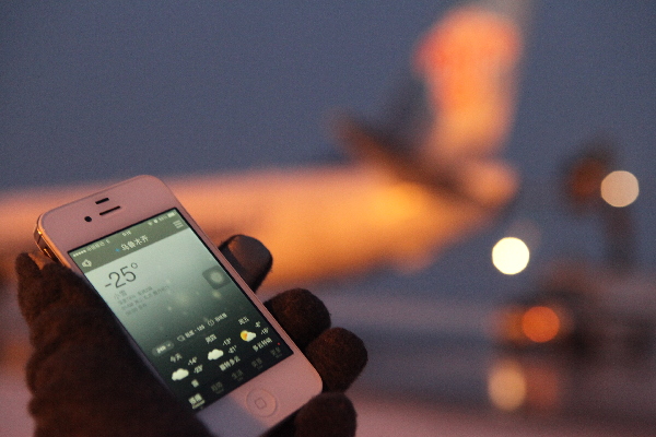 烏魯木齊迎最強寒流 飛機除冰師冒嚴寒高空除冰
