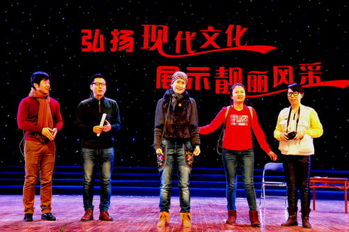 油城市民弘揚現(xiàn)代文化 展示靚麗風(fēng)采