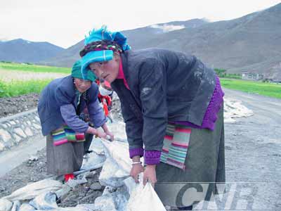 當建筑工人創(chuàng)收——西藏農(nóng)牧民的新選擇