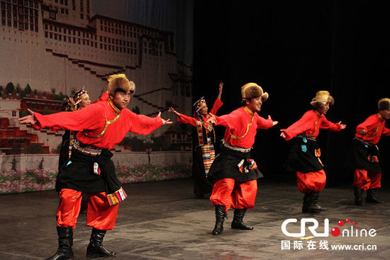 西藏藝術(shù)團首次亮相非洲 津巴布韋上演雪域歌舞