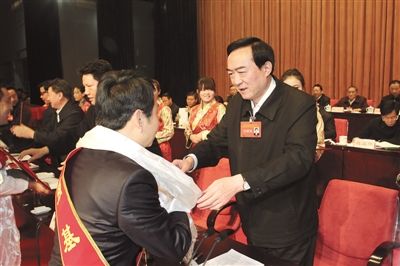 西藏召開第三批駐村工作表彰暨第四批駐村動(dòng)員大會(huì)